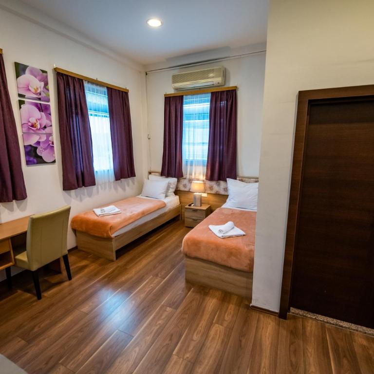 Hotel Oasis - Triple Room - 9