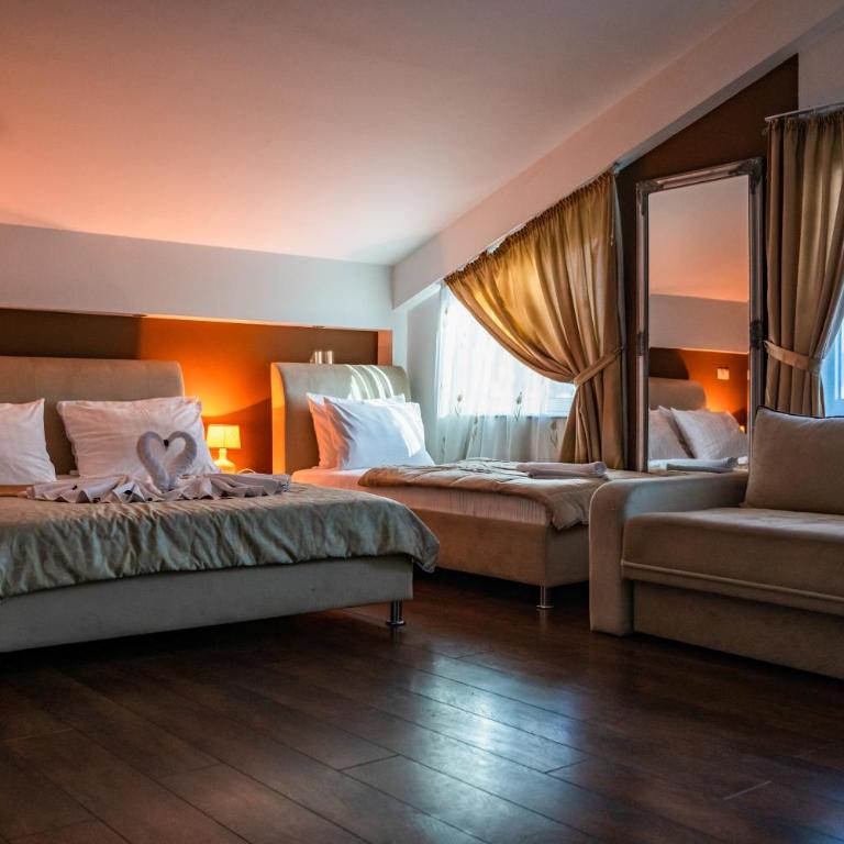 Hotel Oasis - Quadruple Room - 1