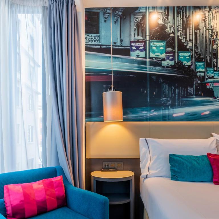 Hotel Indigo Madrid - Gran Vía by IHG - Premium King Room - 4