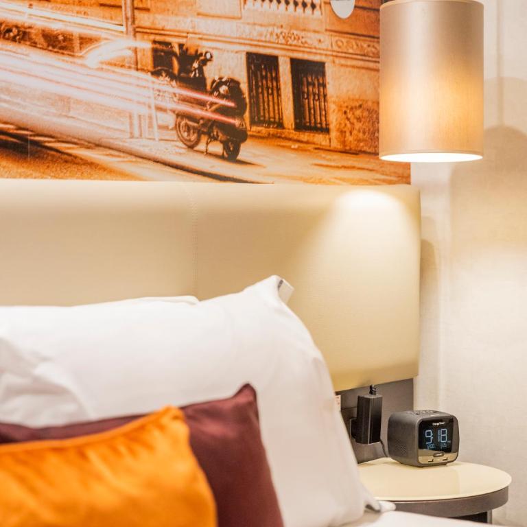 Hotel Indigo Madrid - Gran Vía by IHG - Standard Room - 2