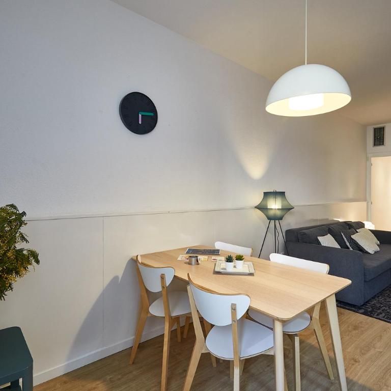 BBarcelona Clot Apartments - Three-Bedroom Apartment - 8