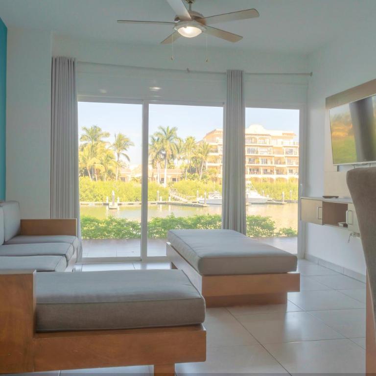 Depa con hermosa vista desde terraza by G P S rentas - Three-Bedroom Apartment with Lake View - 3
