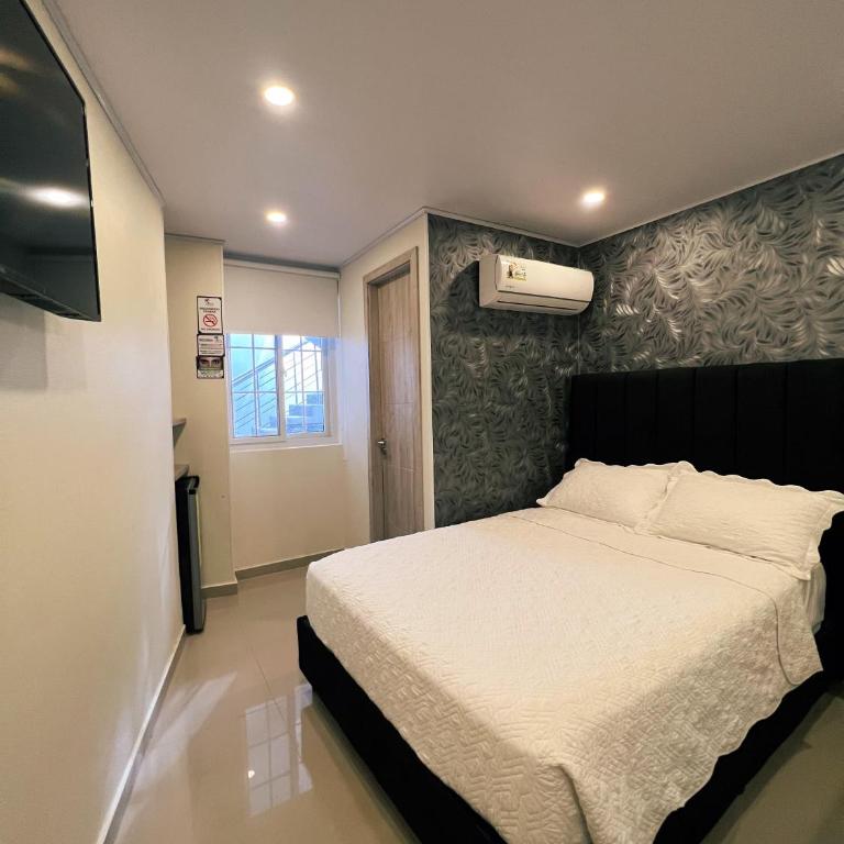 Oasis Hotel - Double Room with Private Bathroom - 3