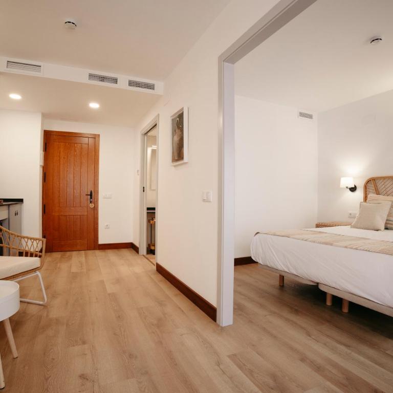 La Plaza Hostal - Habitación Doble Amplia con balcón - 6