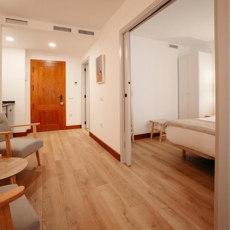 La Plaza Hostal - Habitación Doble Amplia con balcón - 7