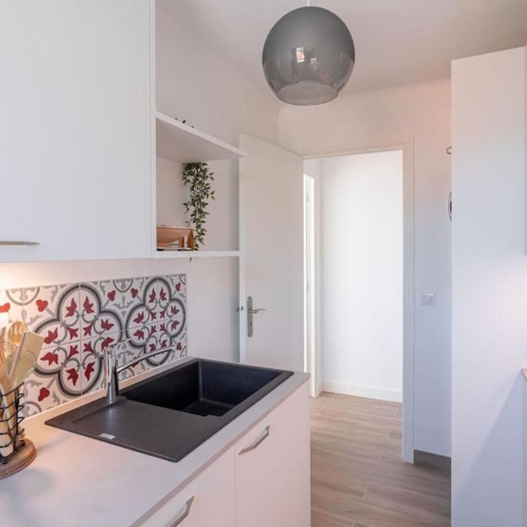 Apartment With Panoramic Sea View, Walk To The Beach - Maréchal Juin by Halldis - Appartement 1 Chambre - 5