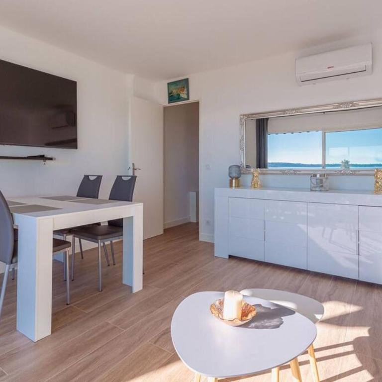 Apartment With Panoramic Sea View, Walk To The Beach - Maréchal Juin by Halldis - Appartement 1 Chambre - 7