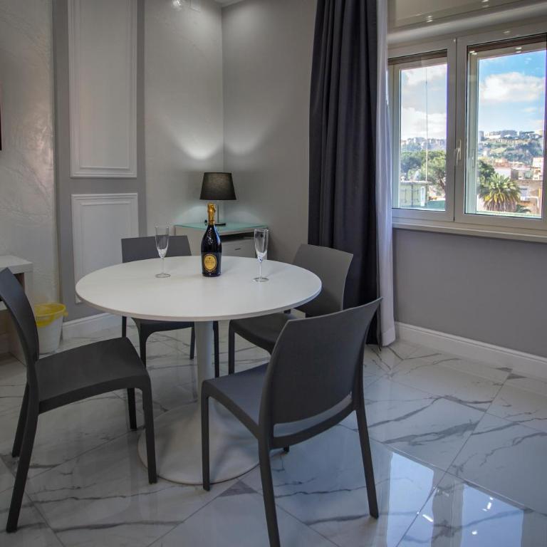 Lady Mary's Luxury Suites - Camera Familiare - 5