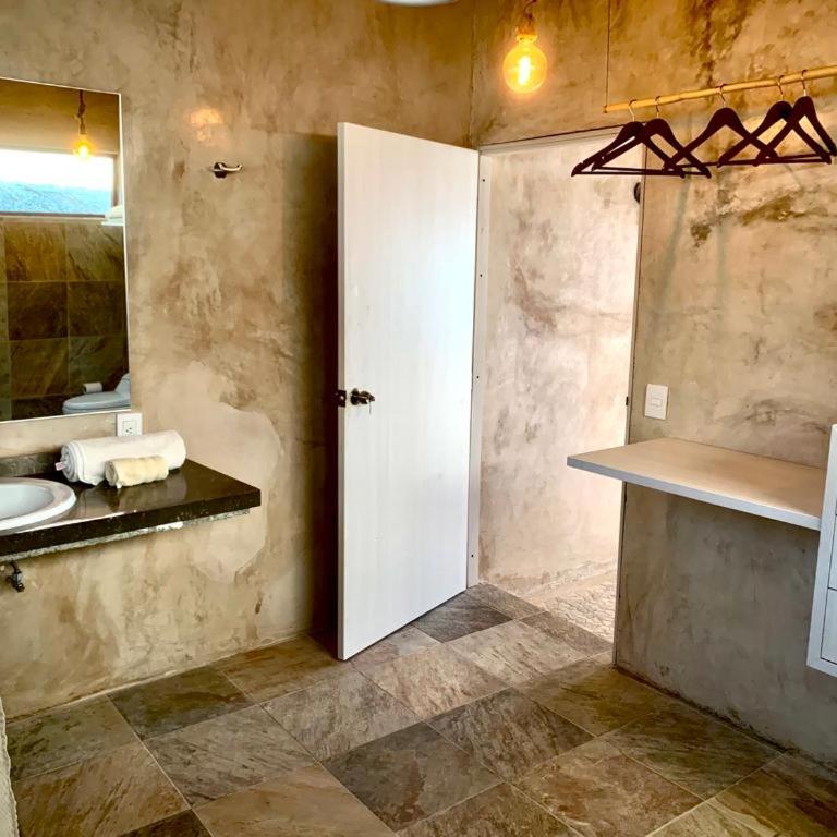 Casa de las Olas Surf & Beach Club - Habitación Doble Deluxe con balcón y vistas al mar - 4