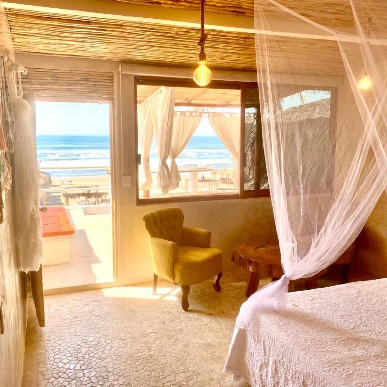 Casa de las Olas Surf & Beach Club - Habitación Doble Deluxe con balcón y vistas al mar - 5