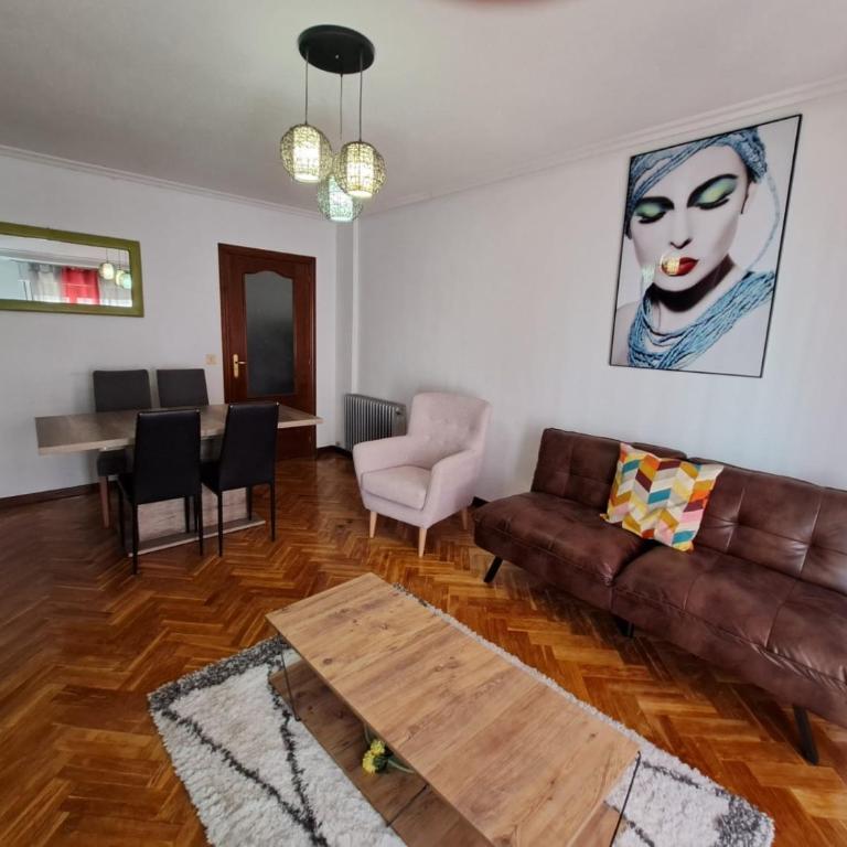 Imperial, 9 - Three-Bedroom Apartment - 14