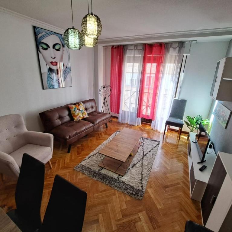 Imperial, 9 - Three-Bedroom Apartment - 3