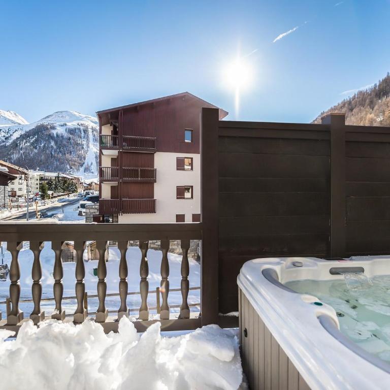 Magnifique appartement avec jacuzzi extérieur privé à Val d'Isère - FR-1-567-99 - Appartement - 4