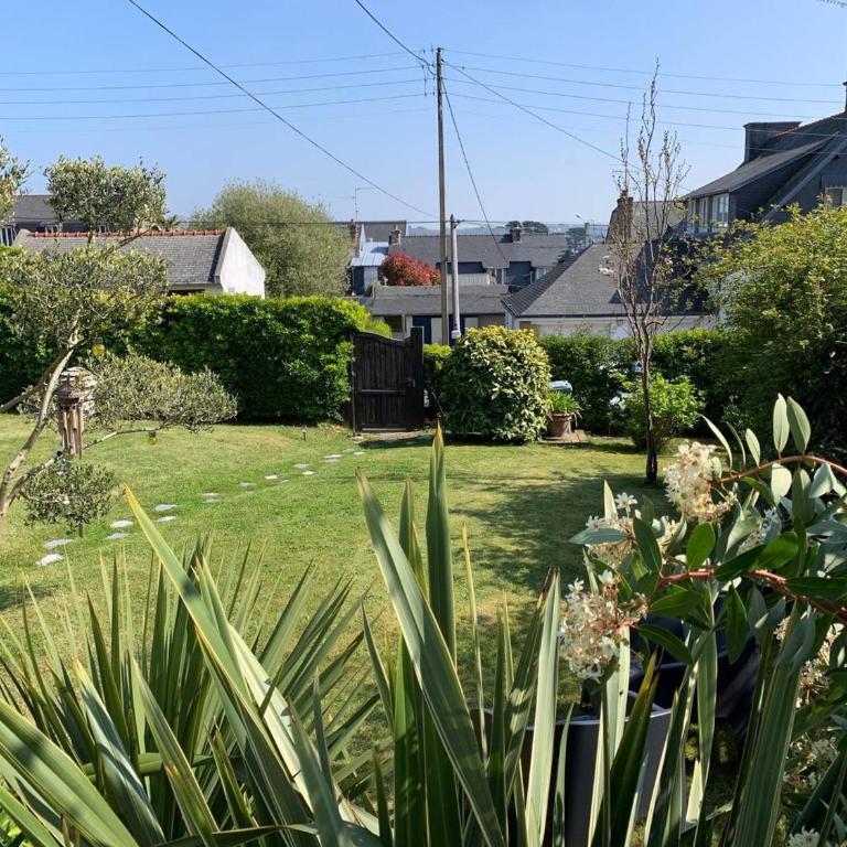 Maison de charme 3* avec jardin clos, terrasse, WIFI à 60m du Port de Perros-Guirec - FR-1-368-79 - Holiday Home (2 adults) - 25