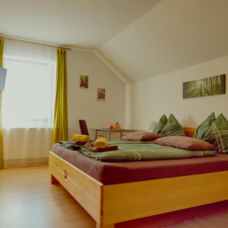 Gasthof zum Postwirt - Dreibettzimmer mit Dusche - 4