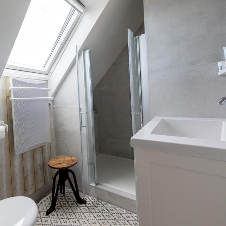 Côté PECHEUR - Chambre Familiale avec Salle de Bains Privative - 34