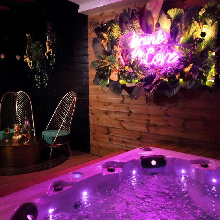 Sxcape ROOM - Suite avec Jacuzzi - 5