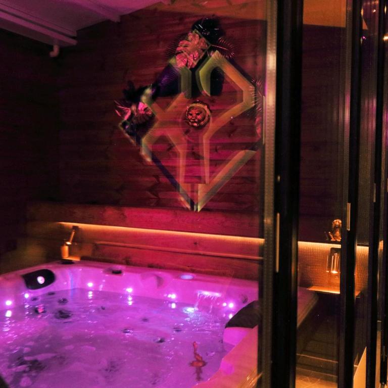 Sxcape ROOM - Suite avec Jacuzzi - 6