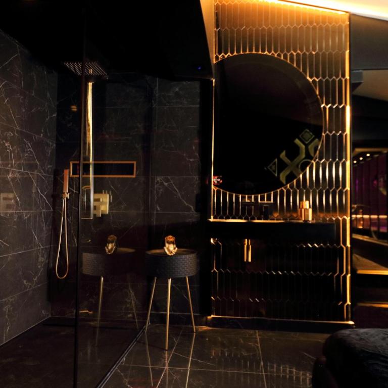 Sxcape ROOM - Suite avec Jacuzzi - 3