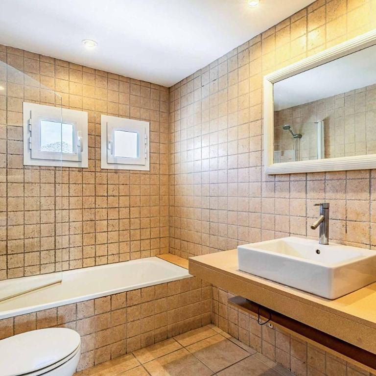 Villa Monsy 1 - Three-Bedroom Villa - 24