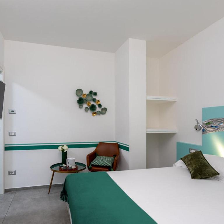 Little Square Arona - Camera Matrimoniale con Bagno Privato - 7