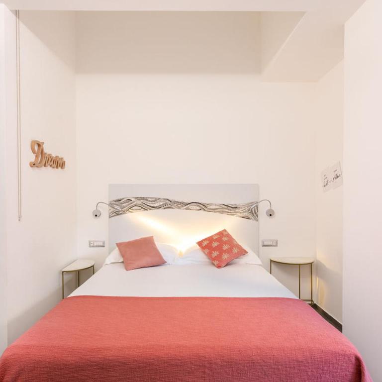 Little Square Arona - Camera Matrimoniale con Bagno Privato - 4