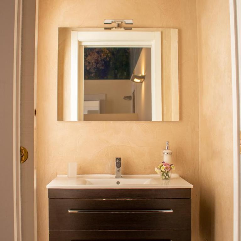 Apollo Suites - Deluxe Double Room - 2