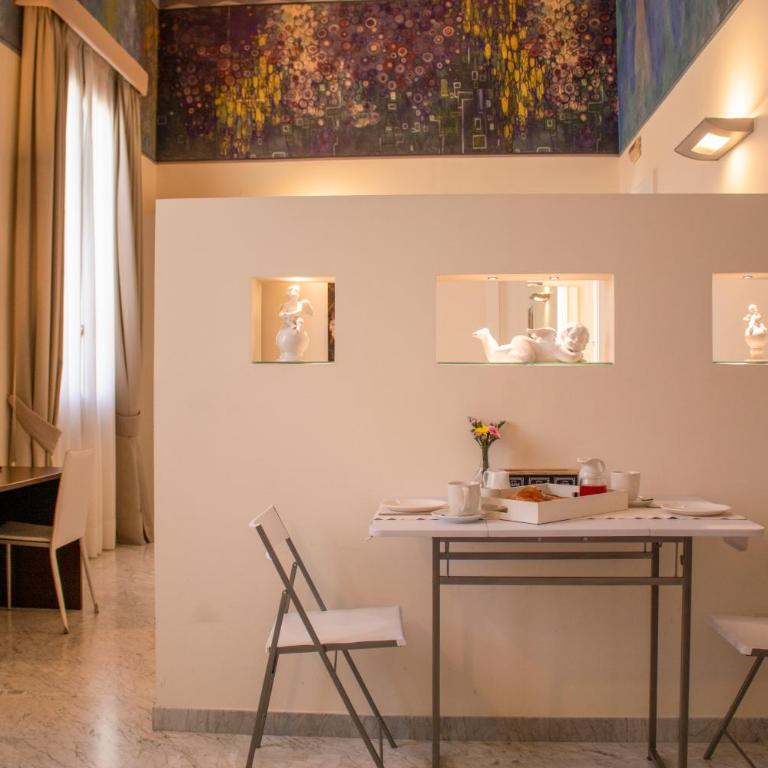 Apollo Suites - Deluxe Double Room - 3