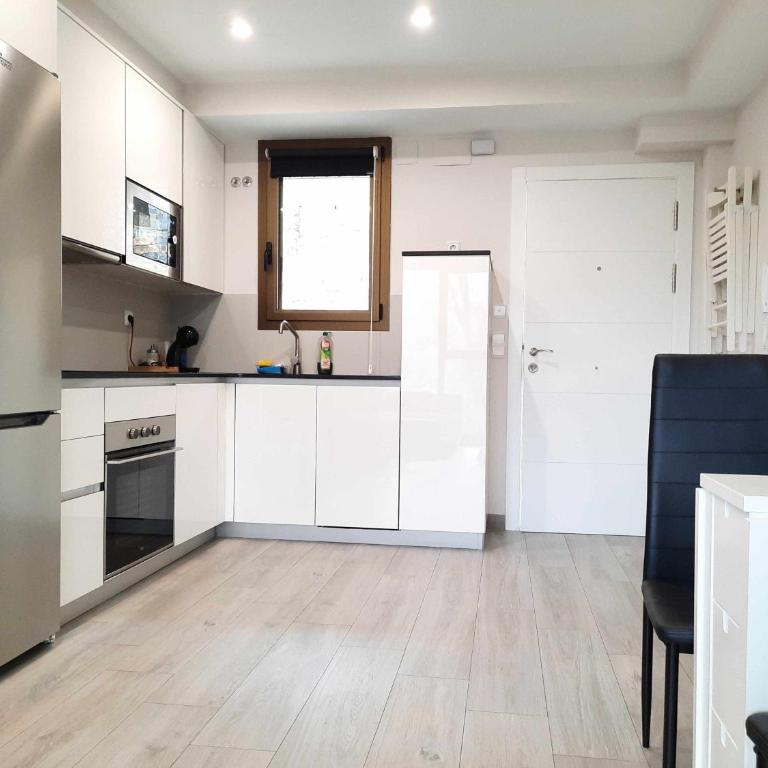 Apartamentos Ordesa Ainsa - Three-Bedroom Apartment - 2