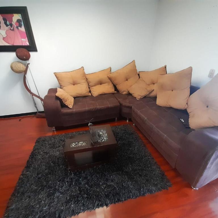 Apartamento Familiar, Amplio, cerca al Aeropuerto el Dorado - Apartamento de 3 dormitorios - 4