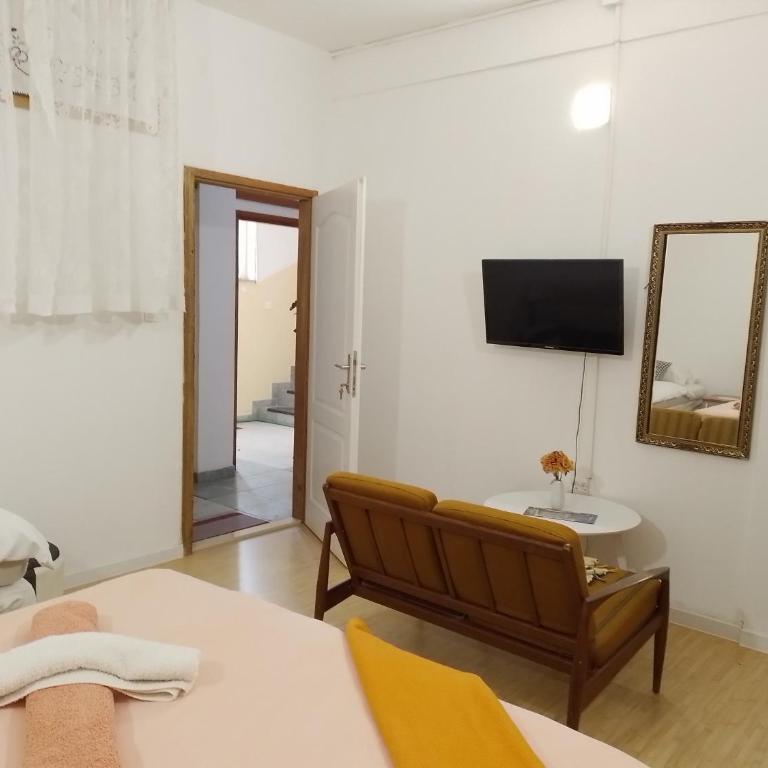Guesthouse Sanja - Apartments 212 - Triple Room with Private Bathroom - 12