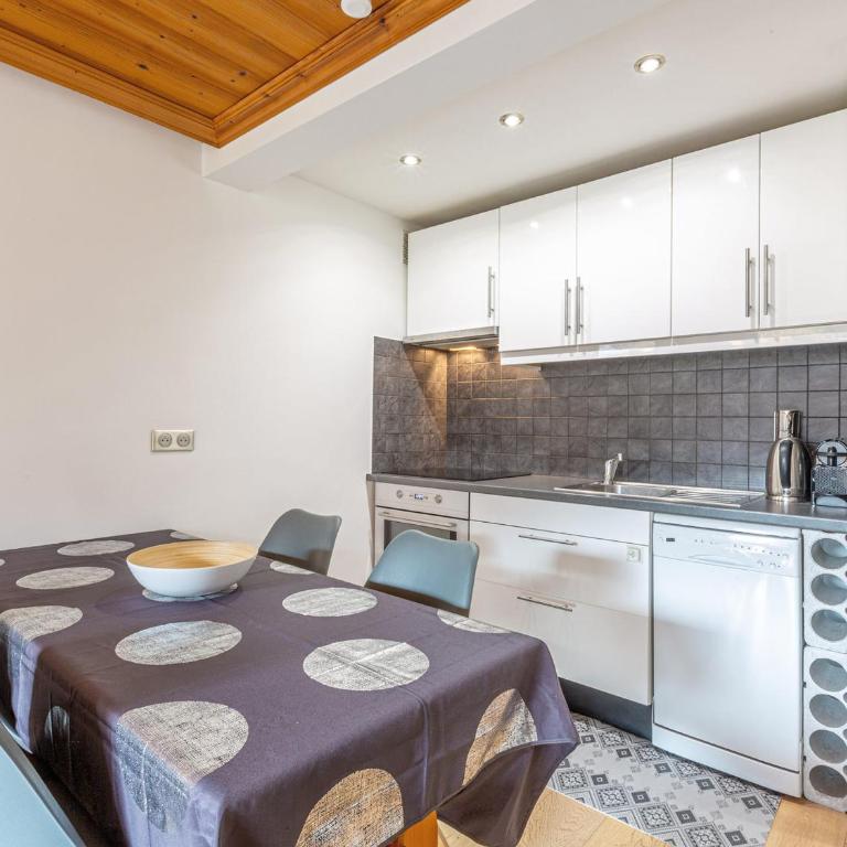 Appartement élégant à Val-d'Isère avec balcon, parking, wifi - FR-1-694-270 - Appartement - 5