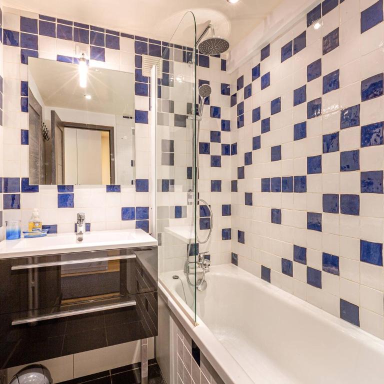Appartement élégant à Val-d'Isère avec balcon, parking, wifi - FR-1-694-270 - Appartement - 6