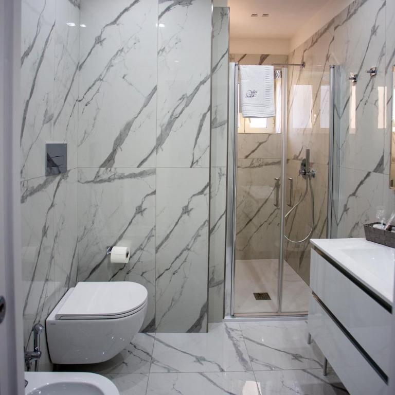 Lady Mary's Luxury Suites - Camera Deluxe - 2