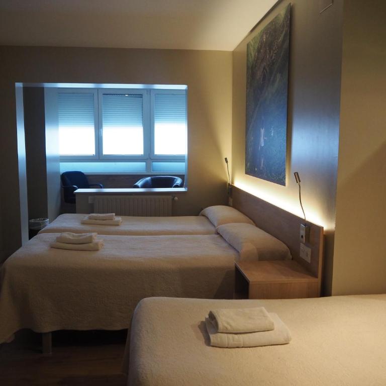 Pensión Acella - Habitación Cuádruple Económica con baño compartido - 8