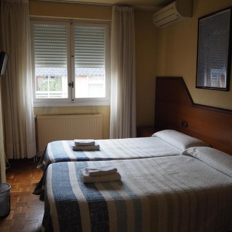 Pensión Acella - Habitación Doble con baño compartido - 1 o 2 camas - 16