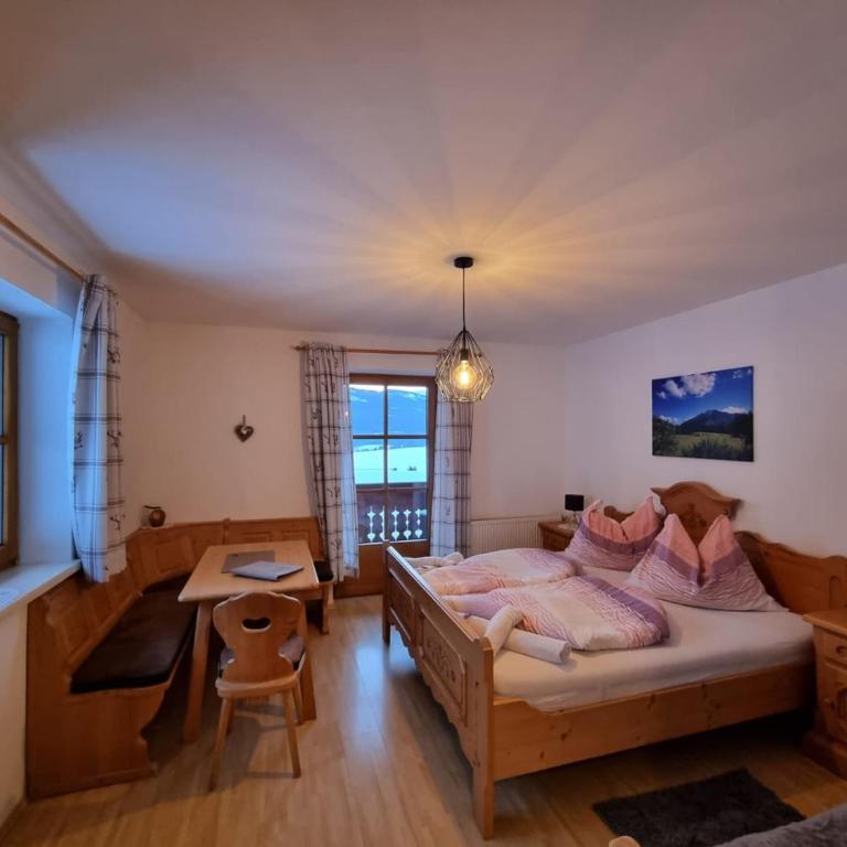 Urlaub am Bauernhof bei Familie Steinbrecher - Doppelzimmer mit Balkon - 2