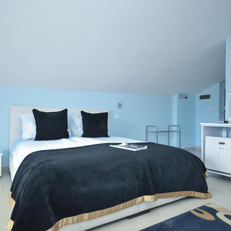 Hotel Oaza - Standardna Trokrevetna Soba sa Pogledom na More - 3