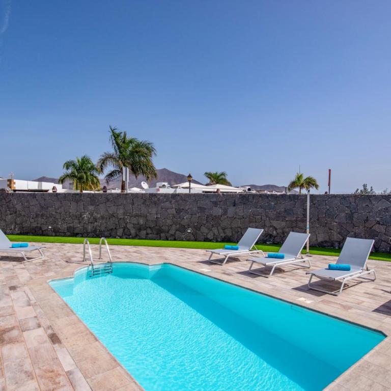 Villa La Nueva by Villa Plus - Villa - 2