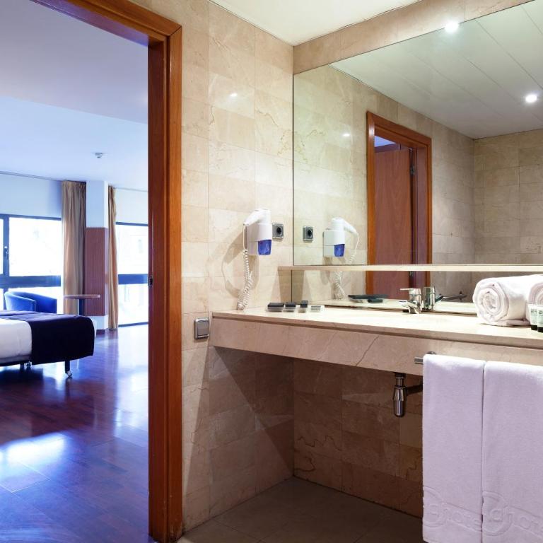 Hotel Viladomat - Double or Twin Room with Extra Bed - 6