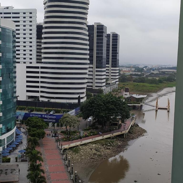 Ecusuites Riverfront l Balcony - One-Bedroom Apartment - 27