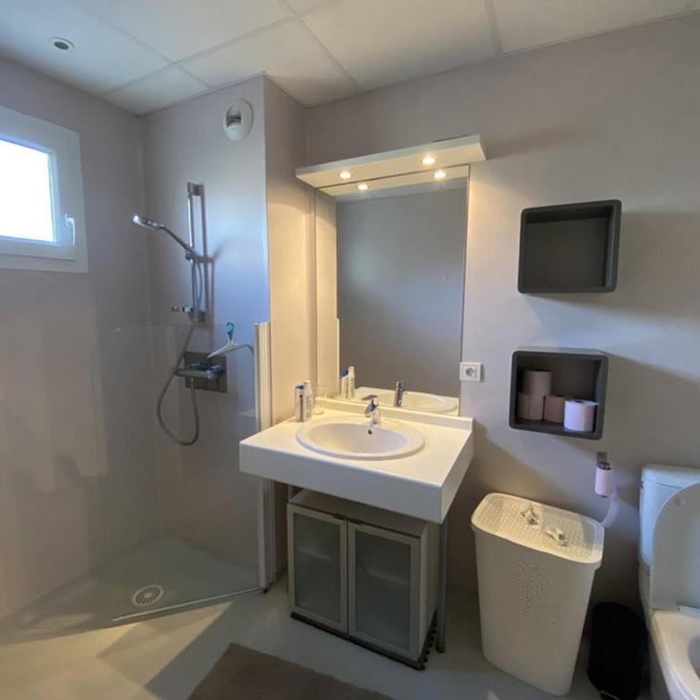 Appartement en rez-de-jardin à 100m de la plage avec terrasse et parking - FR-1-413-107 - Apartamento - 3