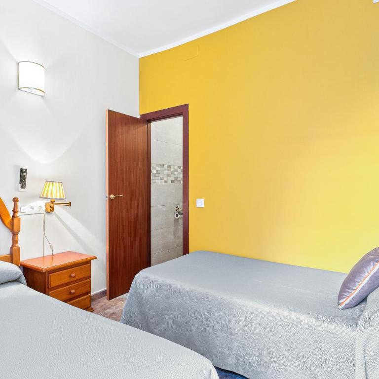 Hostal Santa Ana - Triple Room with Private Bathroom - 6