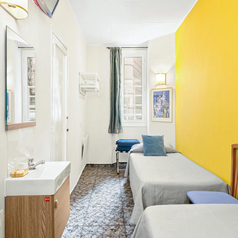 Hostal Santa Ana - Twin Room with Shared Bathroom - 5