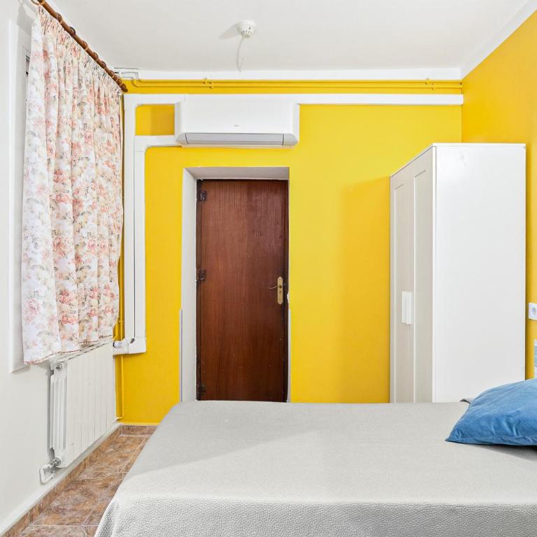 Hostal Santa Ana - Twin Room with Private Bathroom - 14