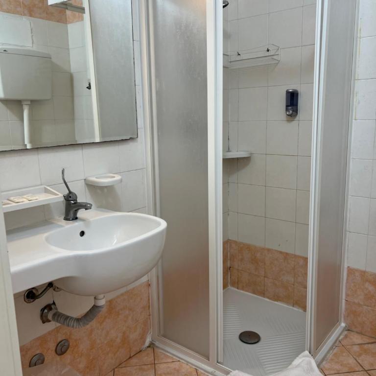 Hotel Stella D'Italia - Nuova gestione - Camera Standard Matrimoniale/Doppia con Letti Singoli - 4