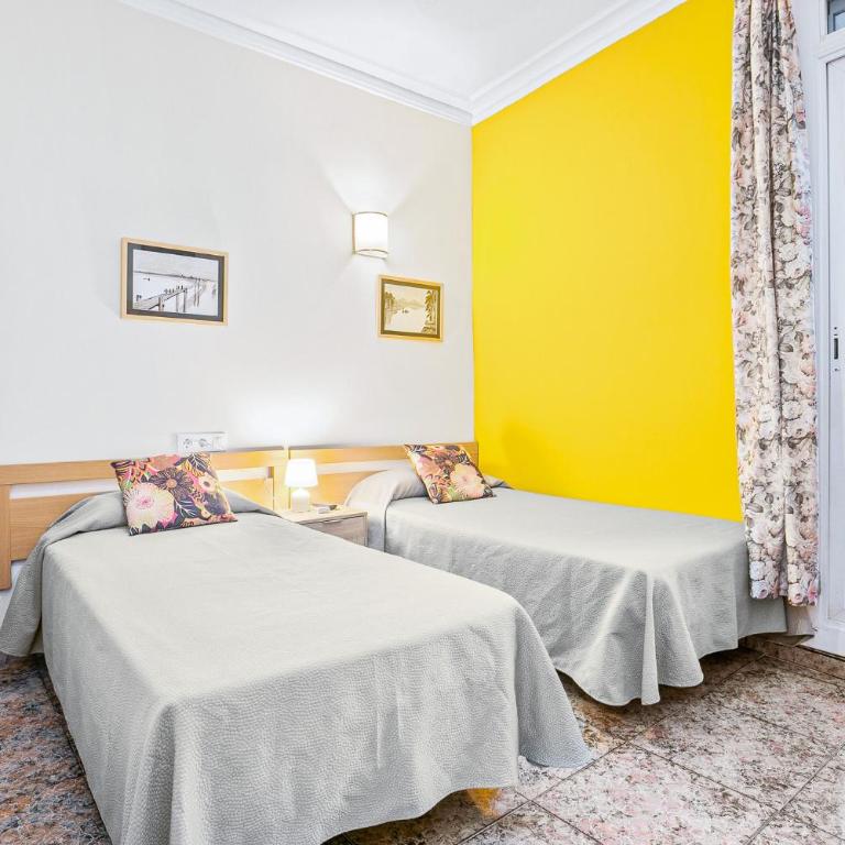 Hostal Santa Ana - Twin Room with Private Bathroom - 6