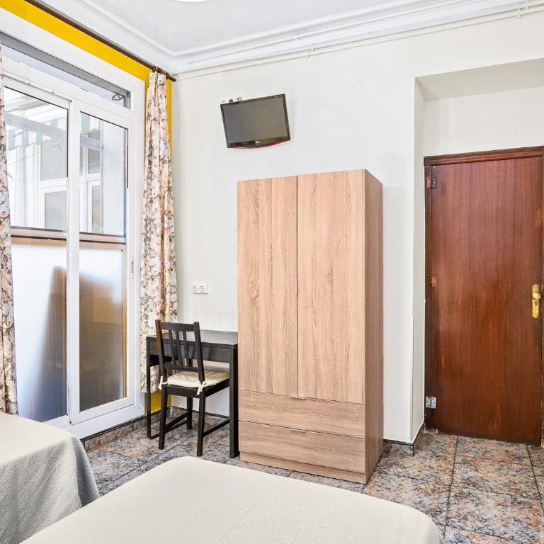 Hostal Santa Ana - Twin Room with Private Bathroom - 3