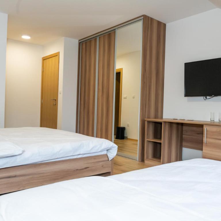 Guest House Alte - Dvokrevetna Soba sa Bračnim Krevetom i Pogledom na Planinu - 4