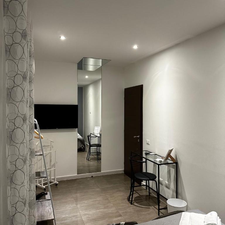 Marilù - Double Room with Balcony - 4